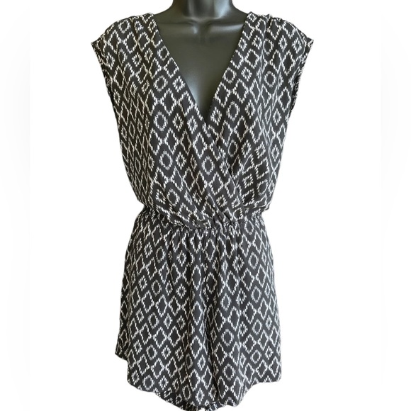 Banana Republic Black and White Patterned Romper - Picture 10 of 10